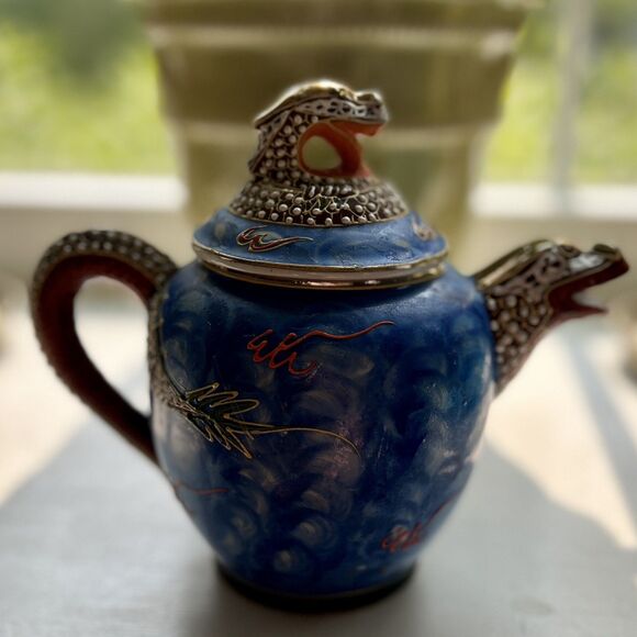 Vintage Hand Painted Kutani  Dragonware Moriage Japanese Teapot Blue Gold 7.5" - Picture 6 of 16